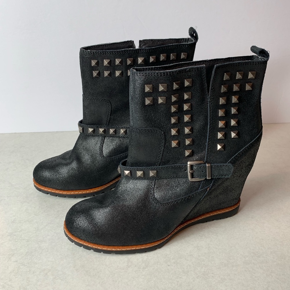 SKCH+3 Cheeky wedge Booties